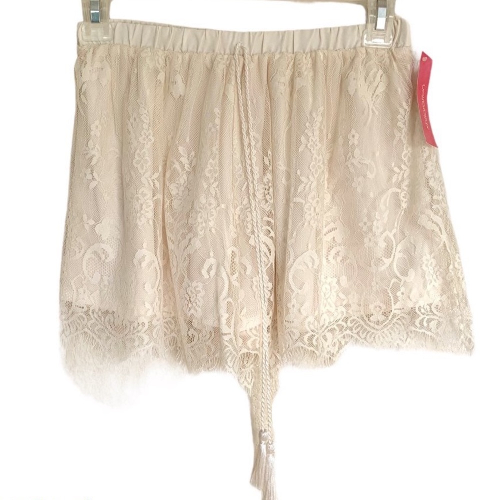 Ivory Lace Shorts - NWT - Medium - xhilaration target M -off white elastic waist